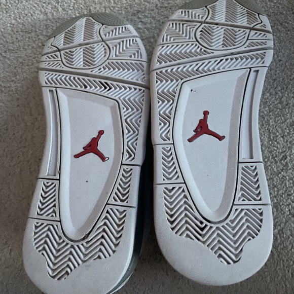 Athletic_Shoes